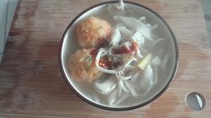 素菜丸子蘑菇面汤的做法 步骤3