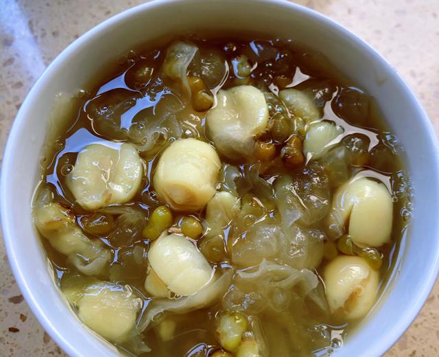 银耳莲子绿豆汤（高压锅版）的做法