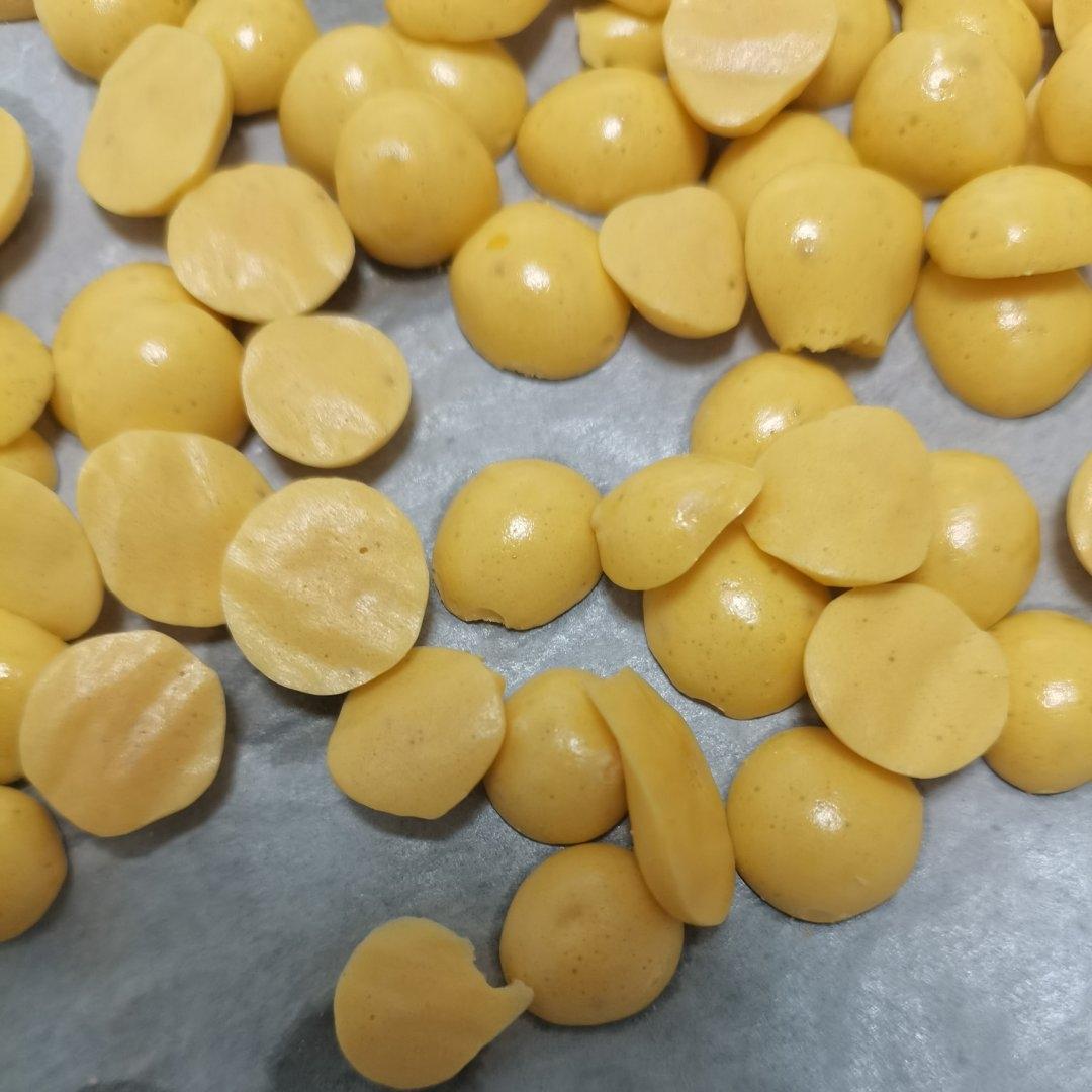 入口即化的无添加蛋黄溶豆