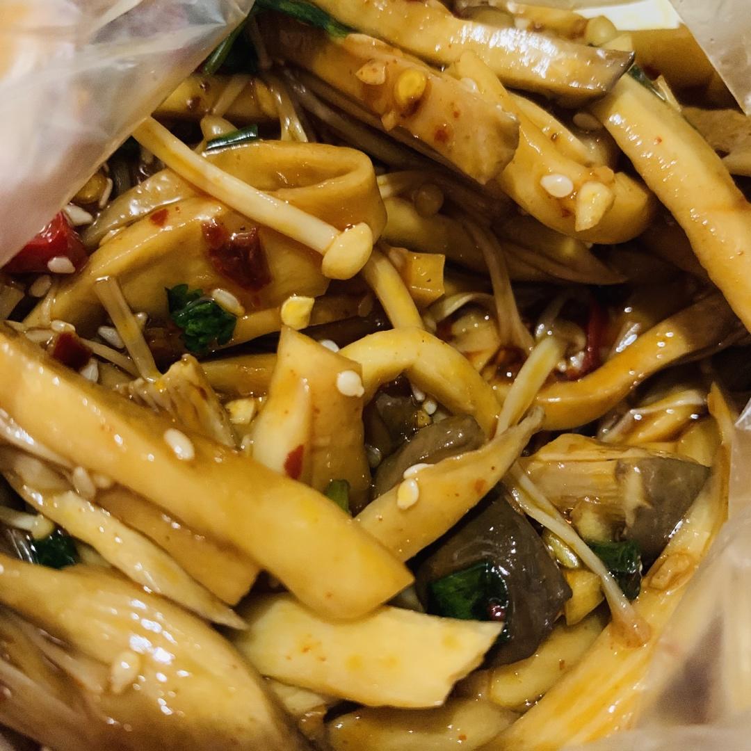 比肉还好吃的【手撕凉拌杏鲍菇】，上桌扫光光