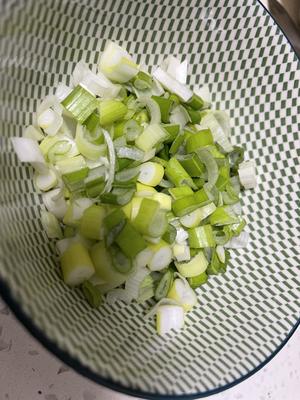 葱油饼（饺子皮🥟版）的做法 步骤3