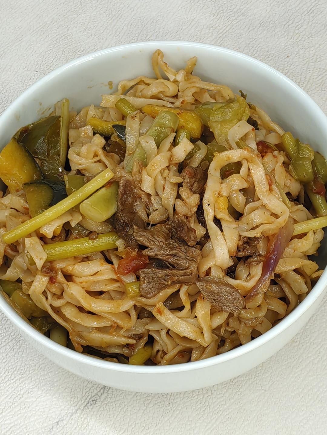 一起用餐吧___猪肉豆角焖面