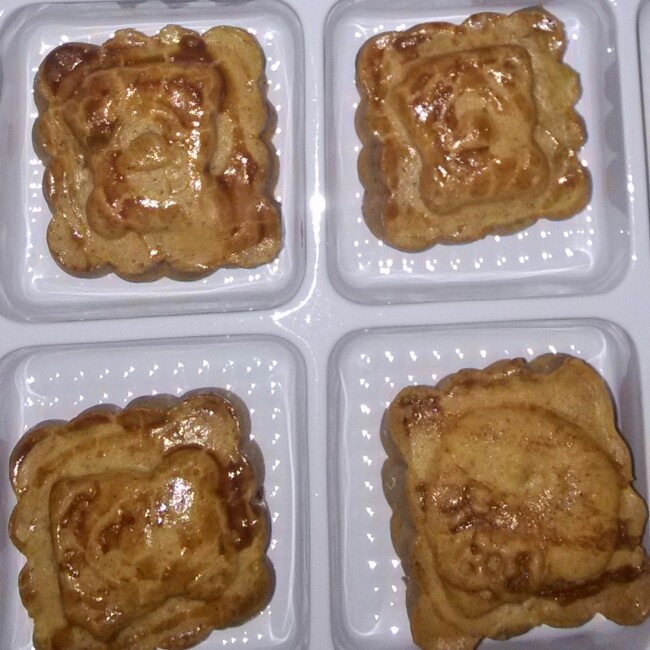 广式蛋黄莲蓉月饼
