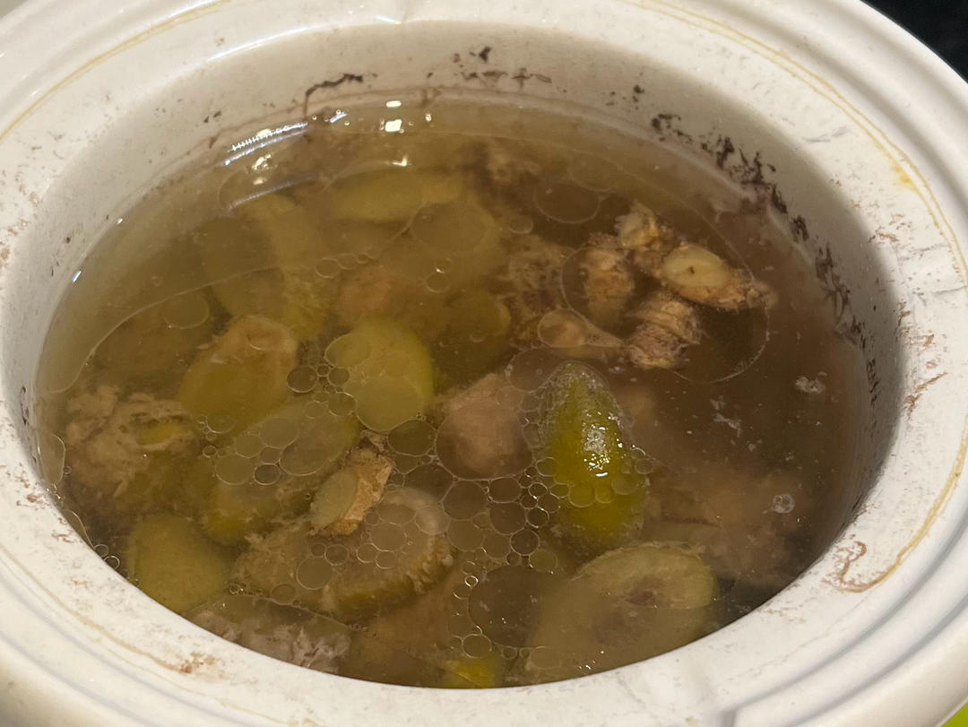 青橄榄排骨汤的做法