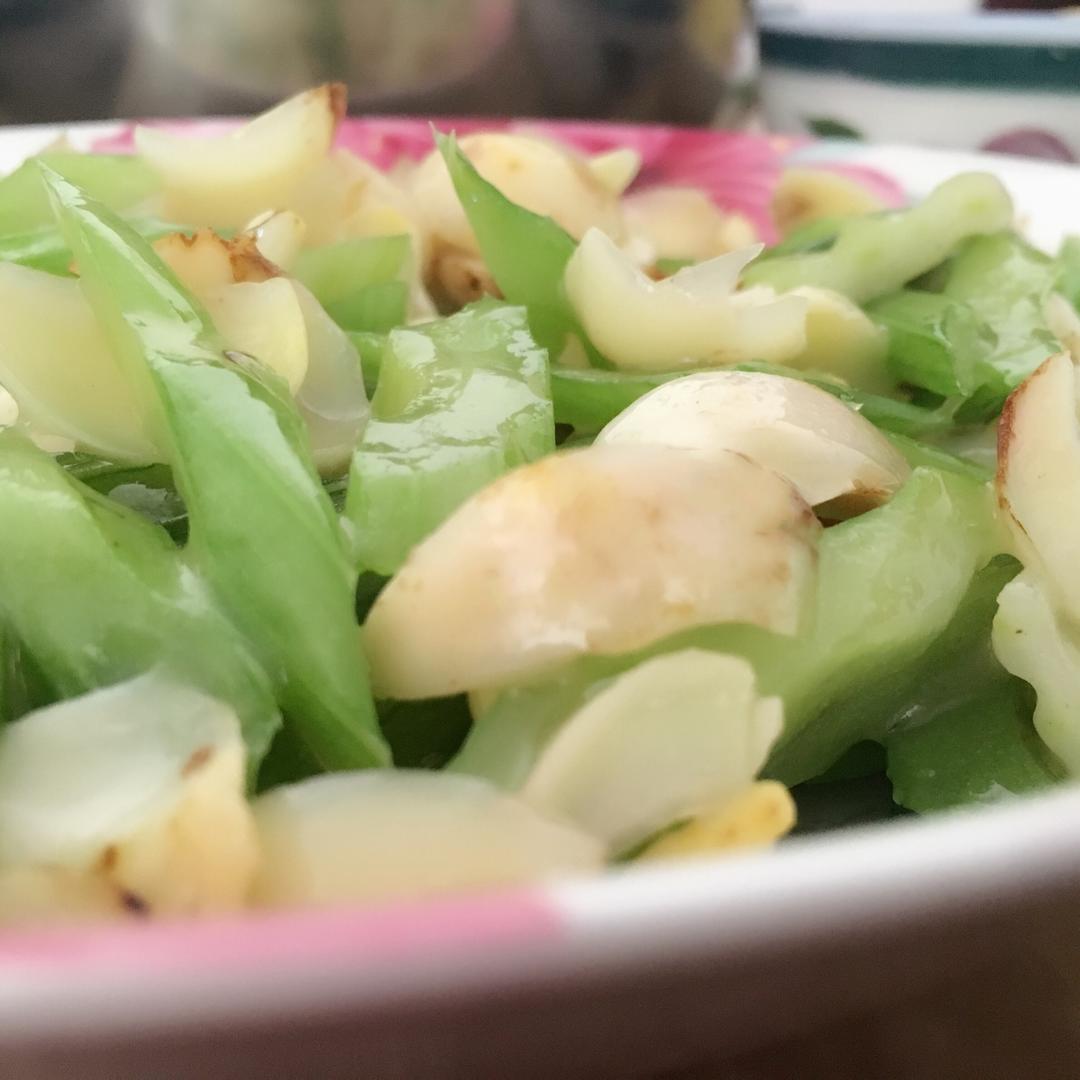 西芹炒百合怎样做到清爽又入味儿