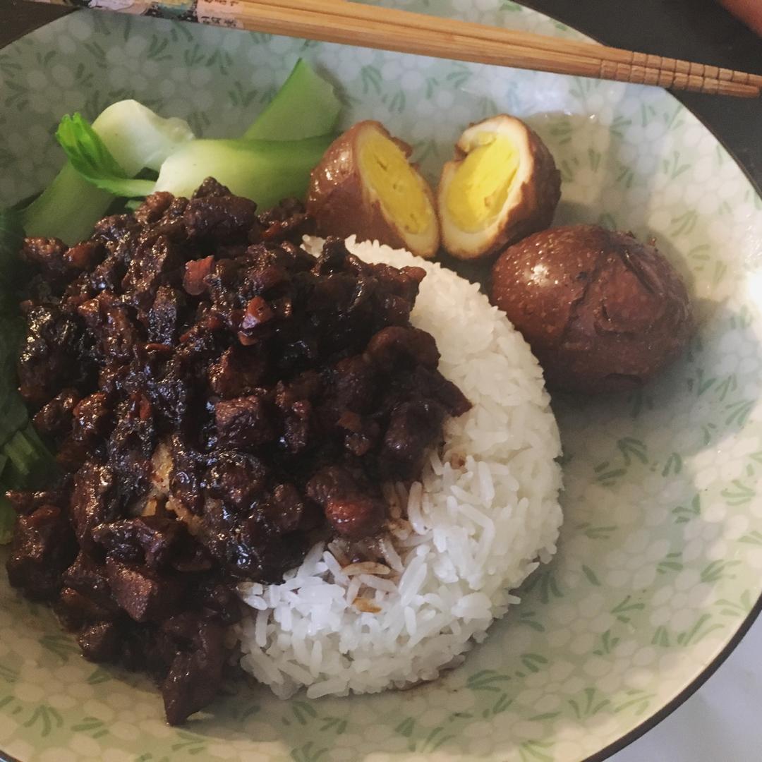 洋葱酥卤肉饭