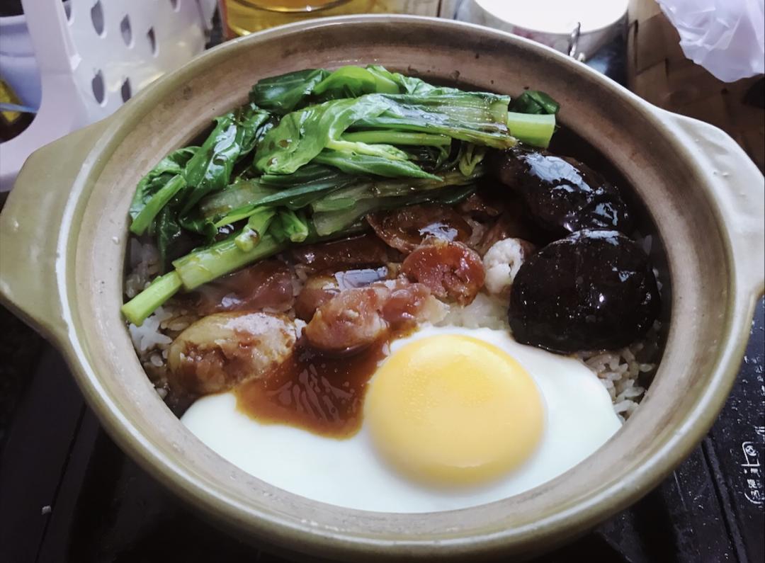 广式腊味煲仔饭