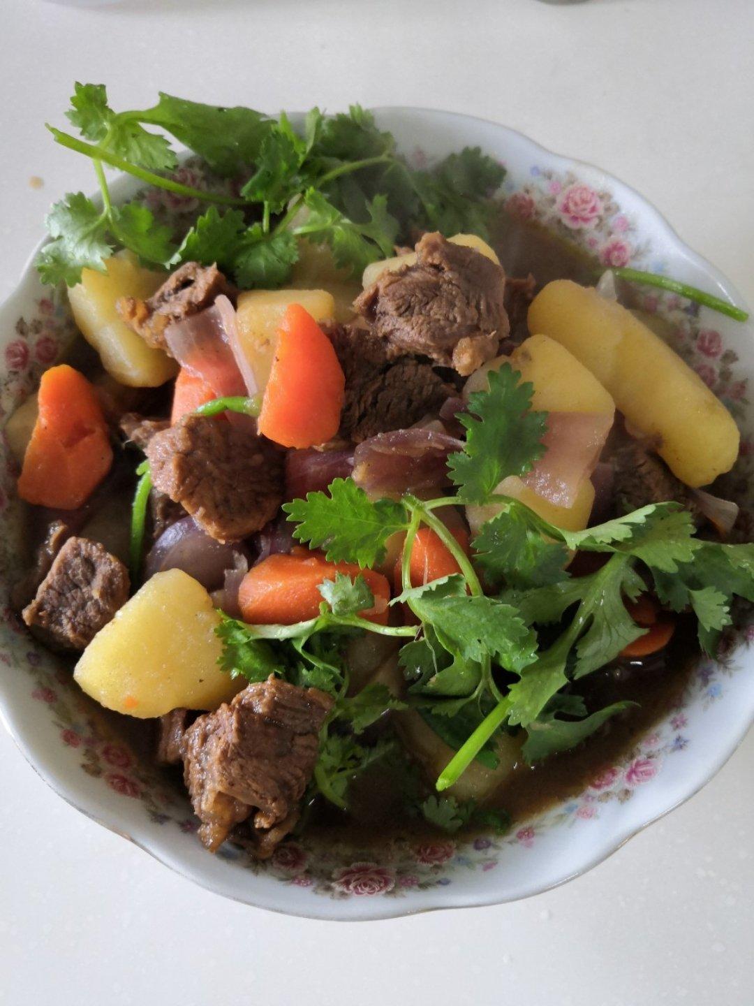 土豆胡萝卜炖牛腱子