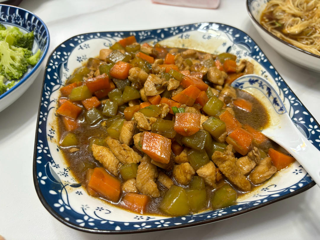 今日菜谱：黄瓜鸡丁