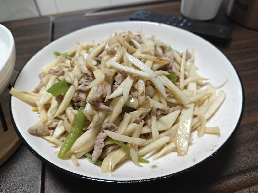 茭白这样做百吃不厌，茭白炒肉