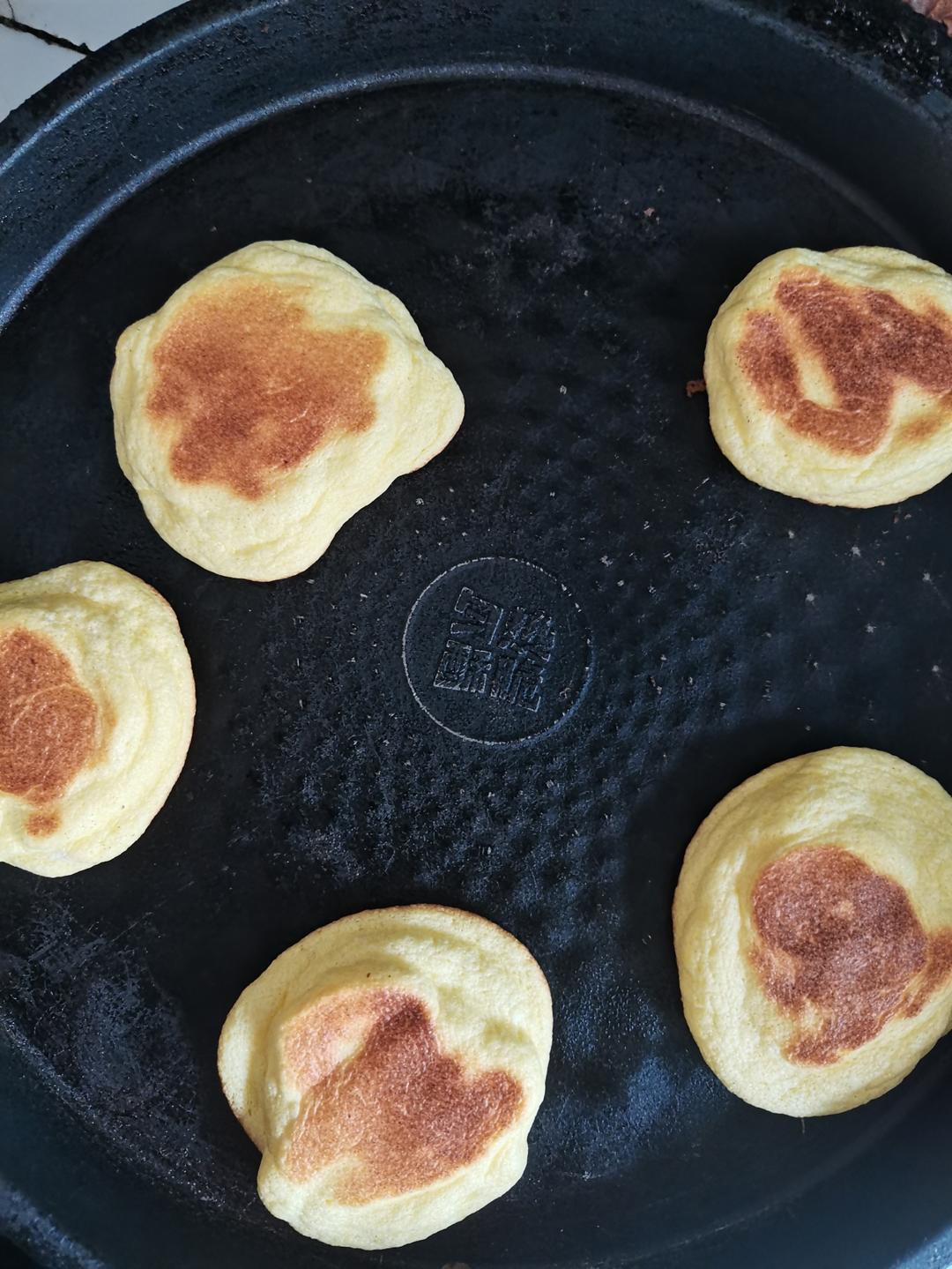 不用烤箱 15分钟无油低糖的舒芙蕾蛋糕松饼 🥞 蓬松绵软