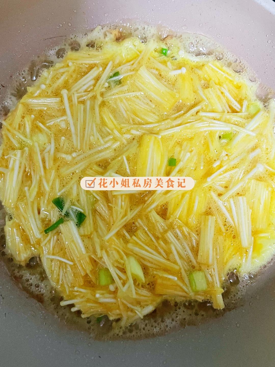 金针菇鸡蛋饼，低卡低脂，瘦身期可以吃的做法 步骤5