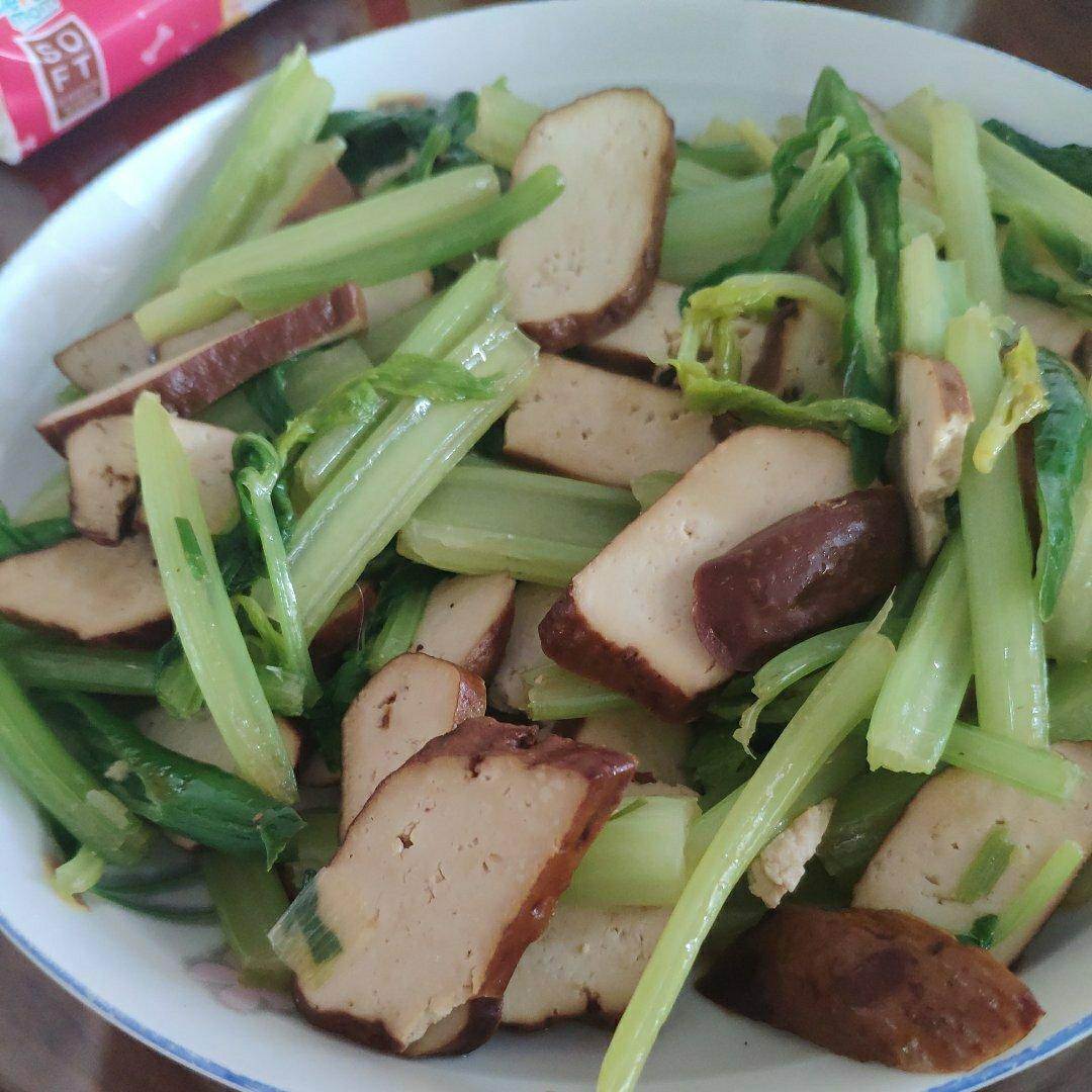 素菜：芹菜炒豆腐干