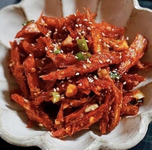 북어채무침
韩式拌明太鱼丝东北下饭凉菜朝鲜族最爱吃的下酒菜的做法
