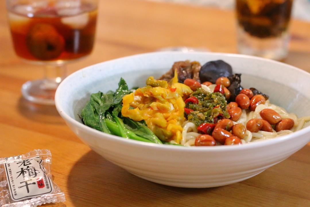 【南昌拌粉】穷对付有门道，没肉没菜能吃饱！