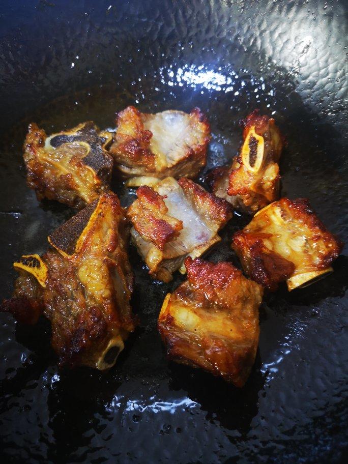 红烧牛排炖土豆