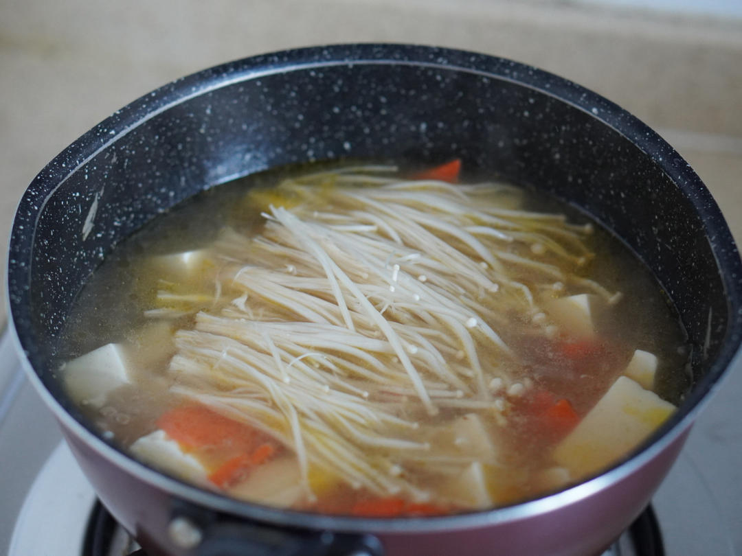 鲜松茸金针菇白菜豆腐汤的做法 步骤7