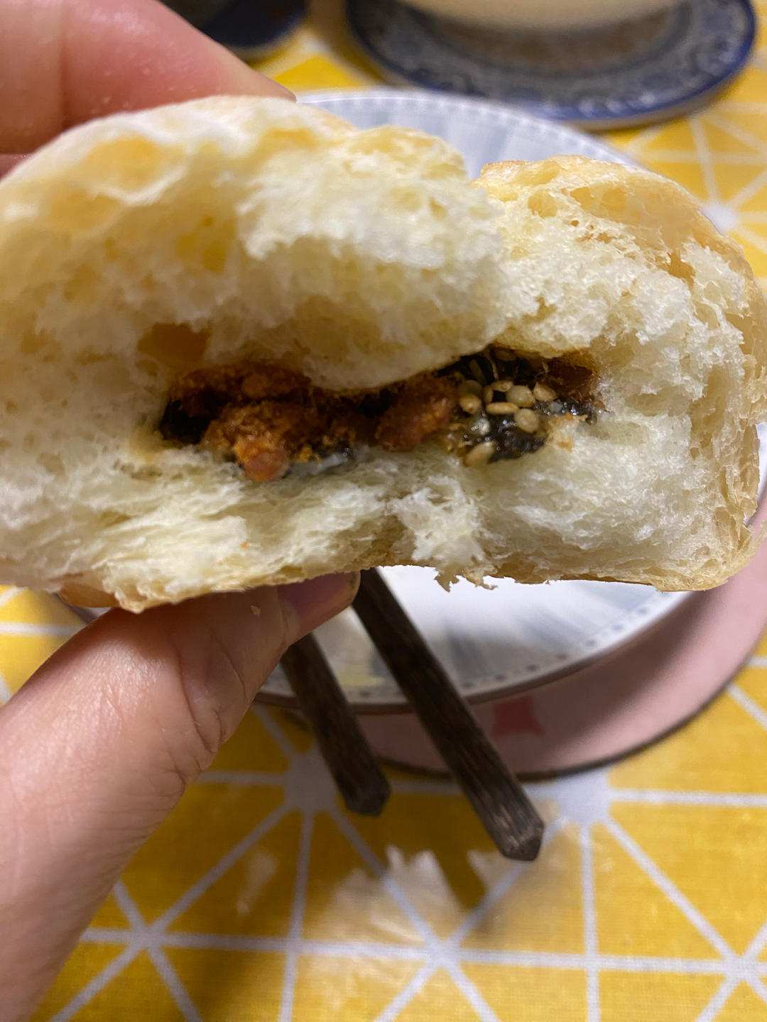 如棉花般松软的海苔肉松面包