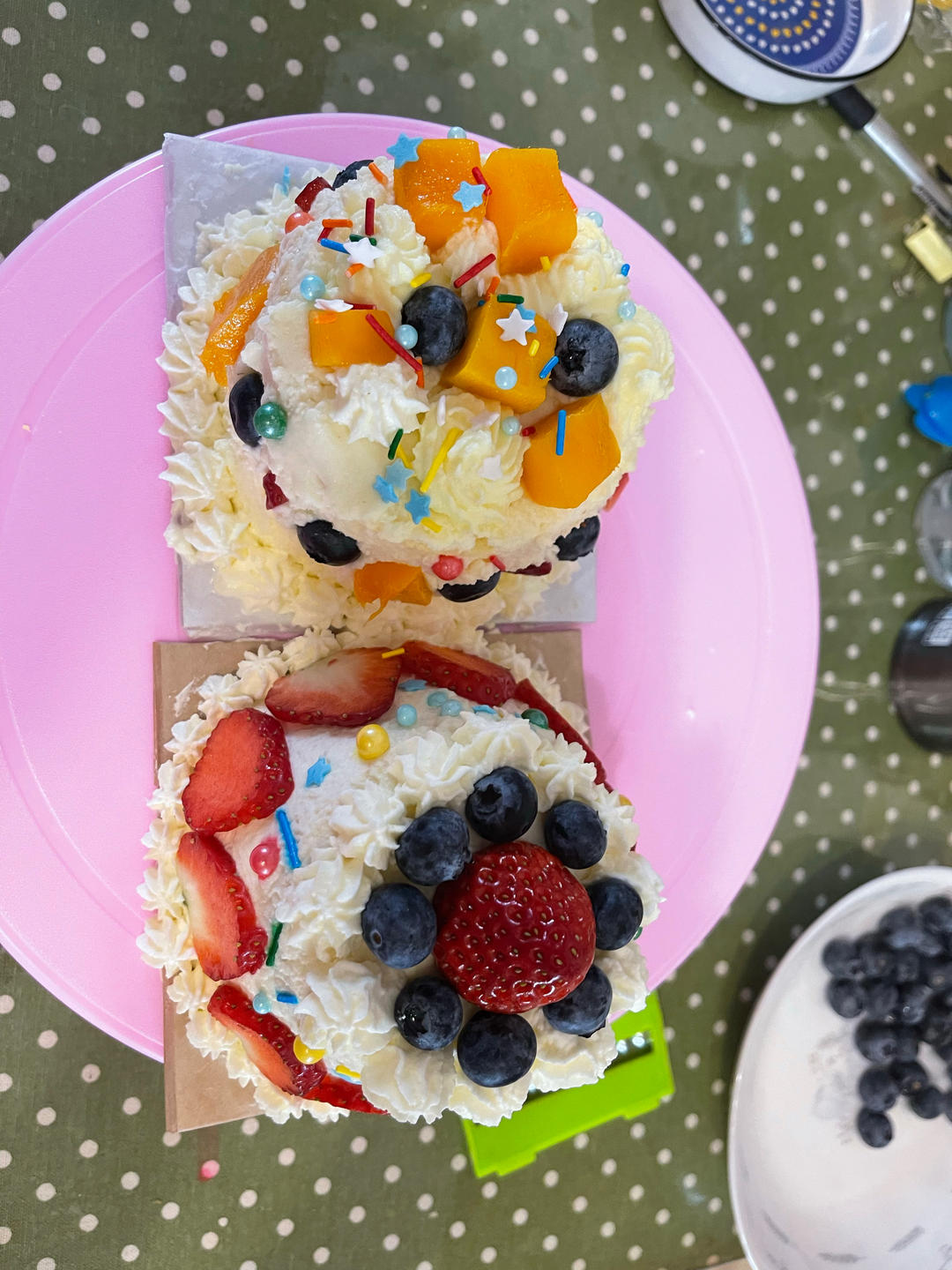 新手必成8寸生日蛋糕（详细多图干货经验分享，解决戚风蛋糕塌陷，奶油饰面涂不好，烤箱温度不好掌握等各种问题）