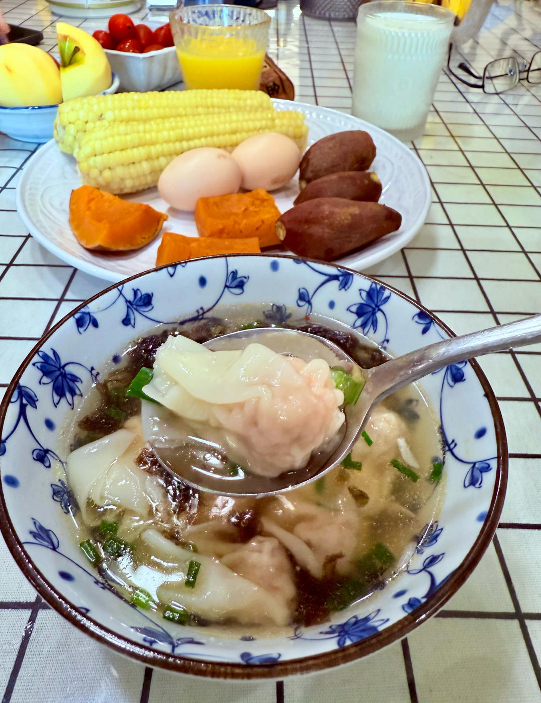 一口一只不过瘾的虾肉小馄饨