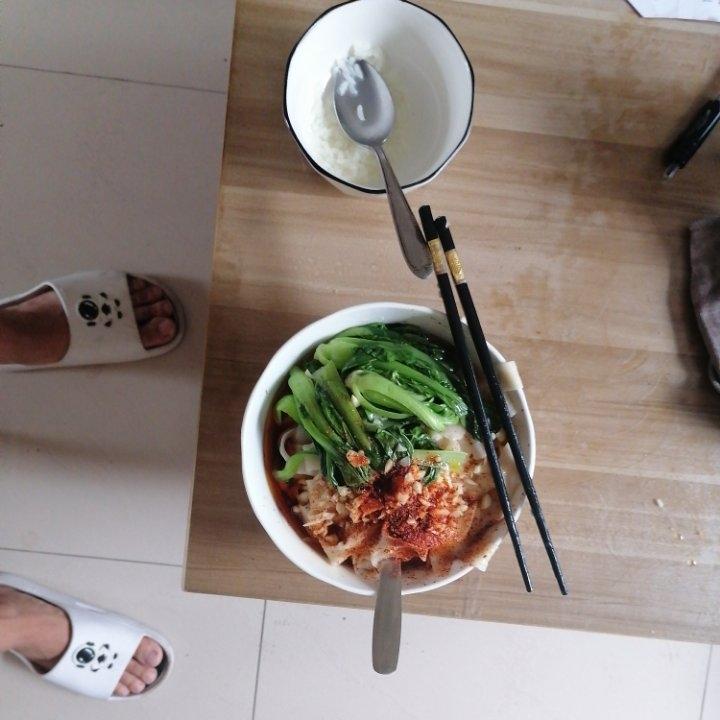 十分钟就能吃上的超简单油泼面