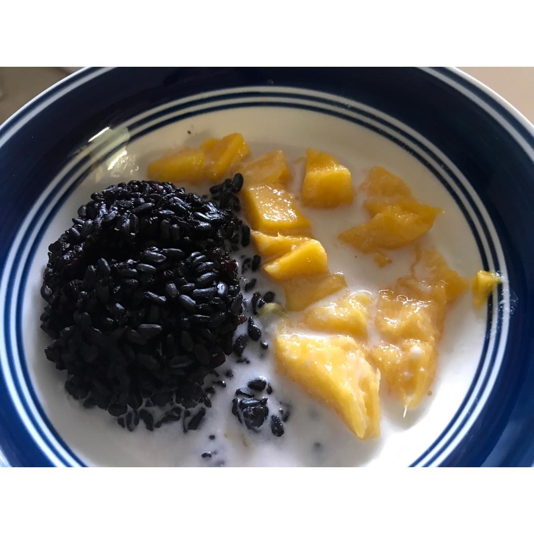 芒果黑米捞