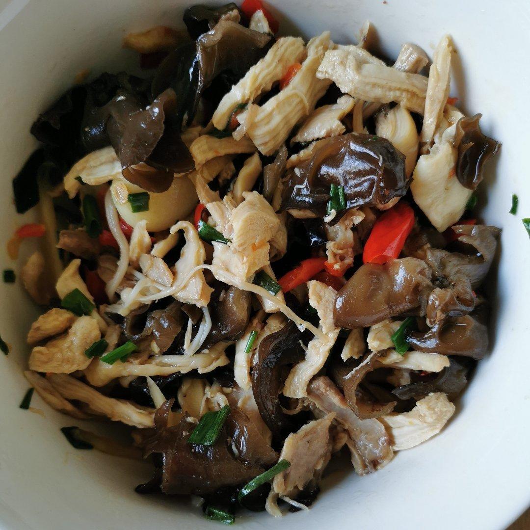 凉拌鸡丝（爽口低脂鸡胸肉）