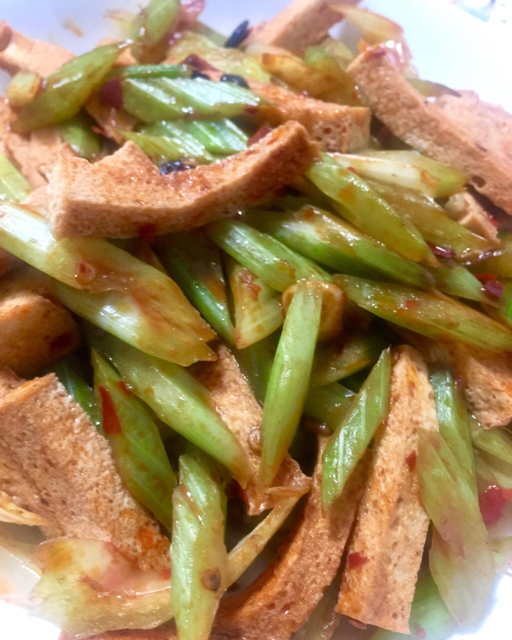 千页豆腐炒芹菜