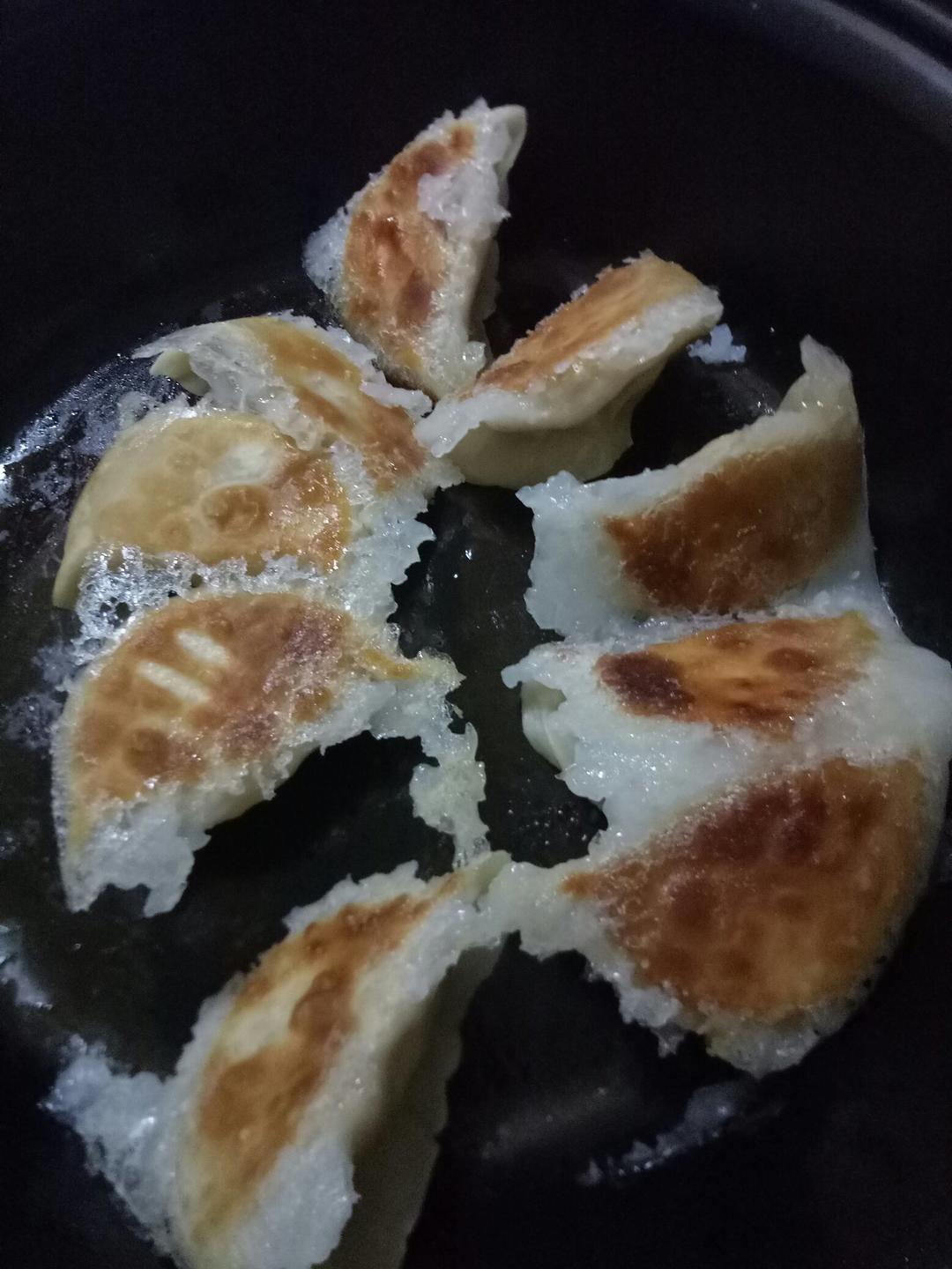 冰花煎饺 Fried Pork & Lotus Root Dumplings