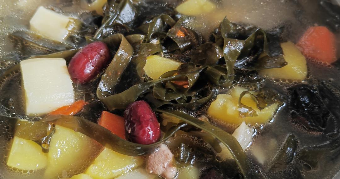 海带排骨肉汤
每日一汤养生