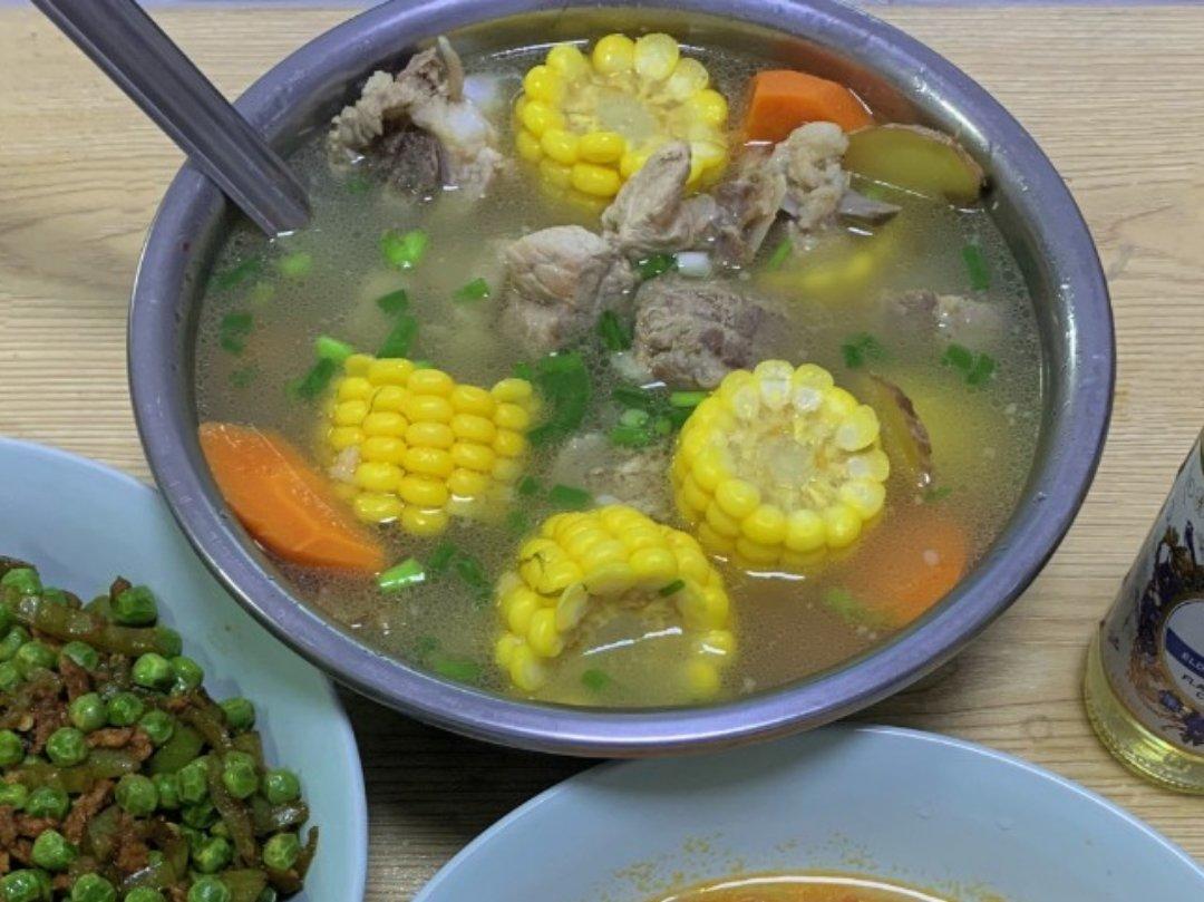连吃三碗的玉米山药排骨汤