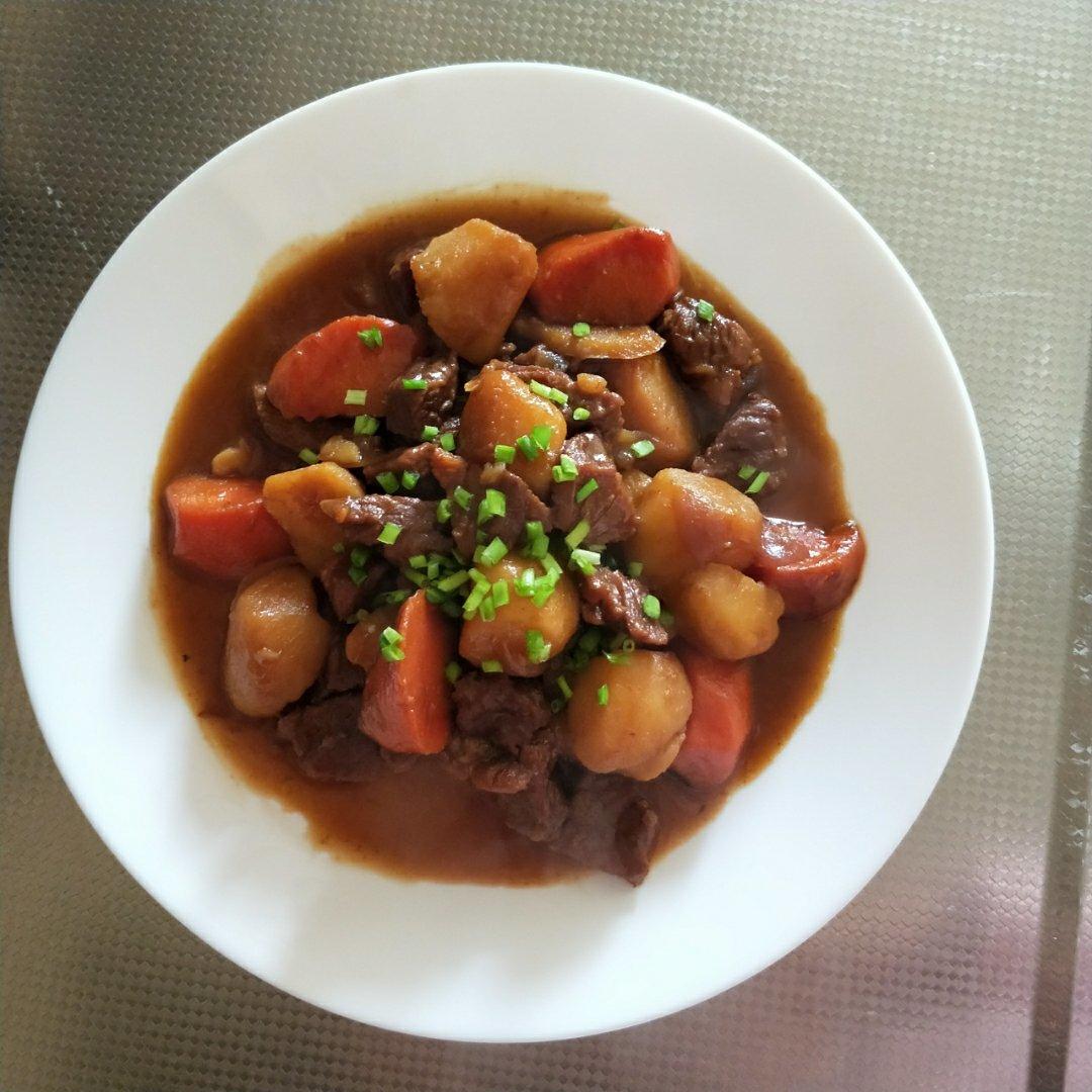 胡萝卜土豆烧牛腩