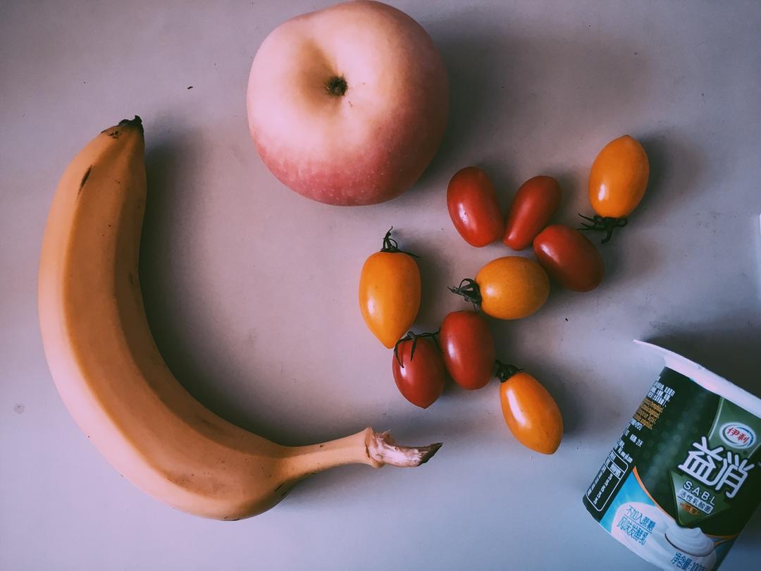 午后甜苹酸奶沙拉