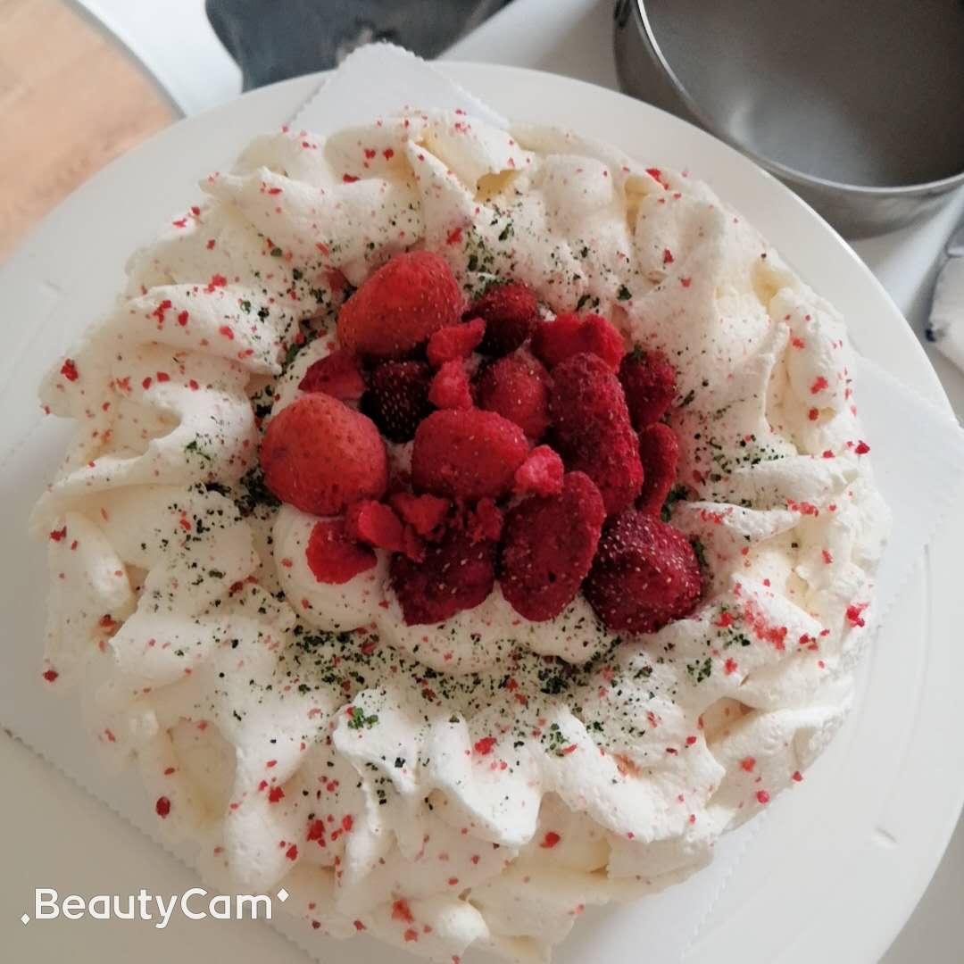 （制作时长5分钟左右）简单粗暴的做一只戚风｜视频及gif