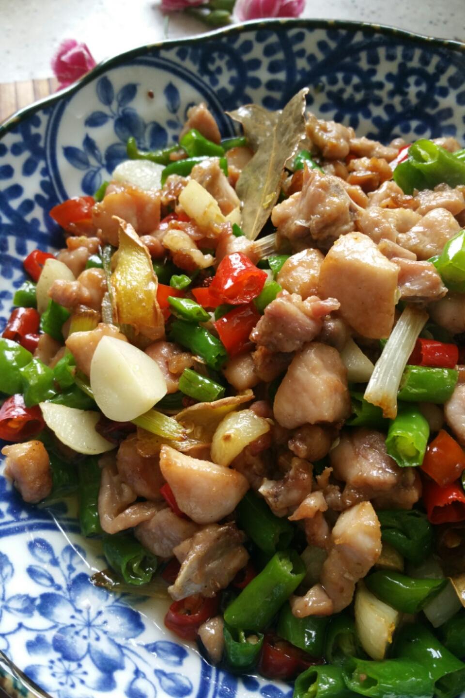 满满的兜兜做的双椒兔丁(重口味江湖菜)