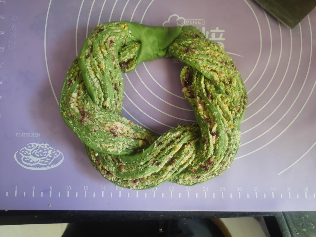 抹茶蔓越莓花环面包