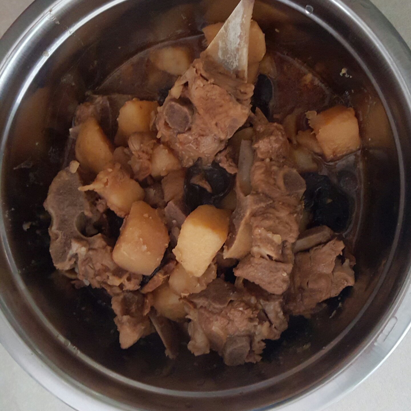 土豆炖腔骨