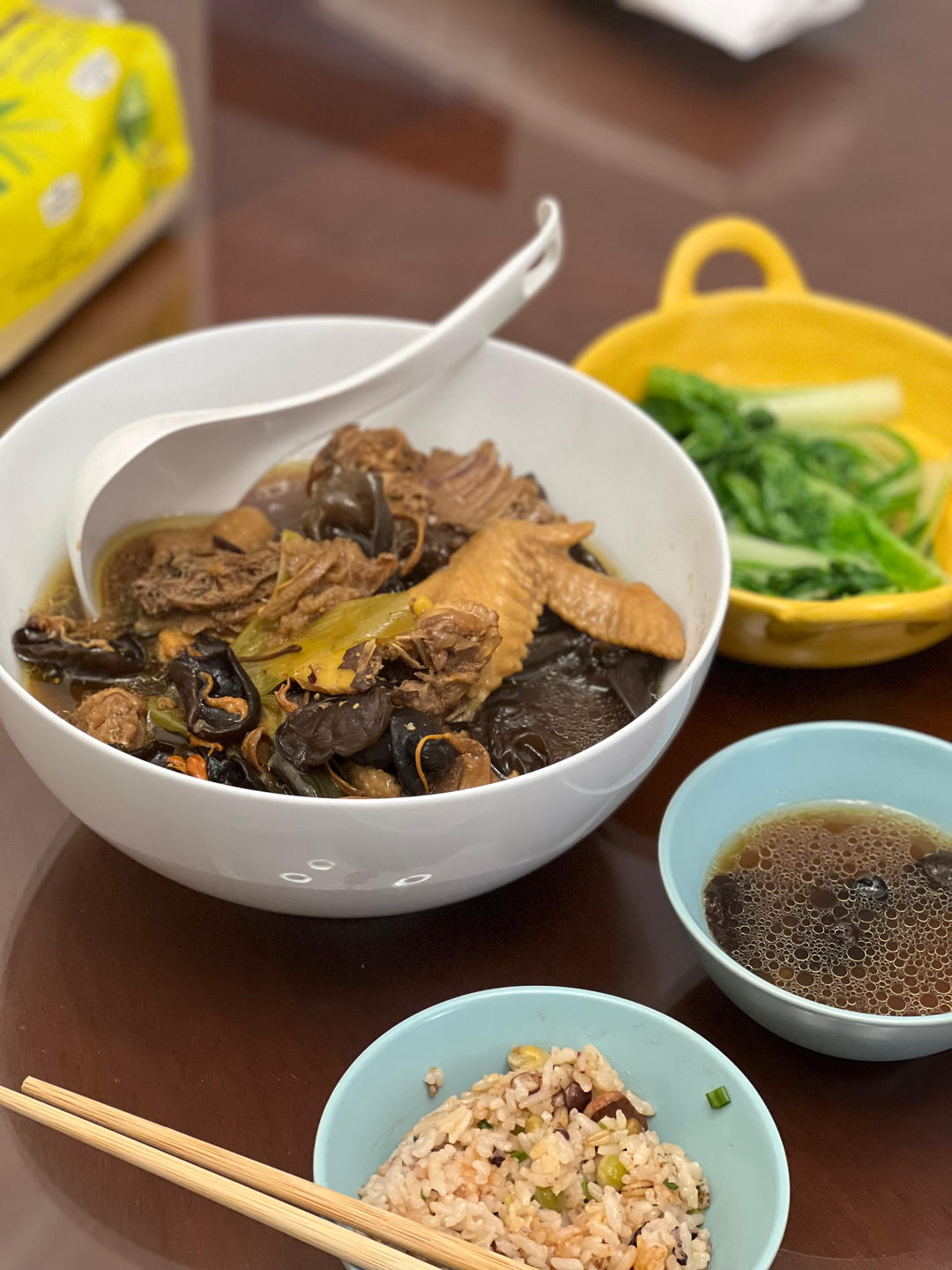 养生靓汤，虫草花鸡汤！