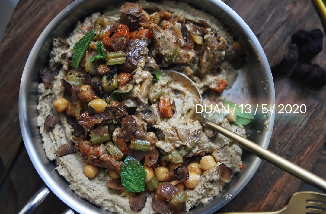 ㊙️ 鸡腿肉佐黑松露鹰嘴豆泥（胡姆斯）的做法