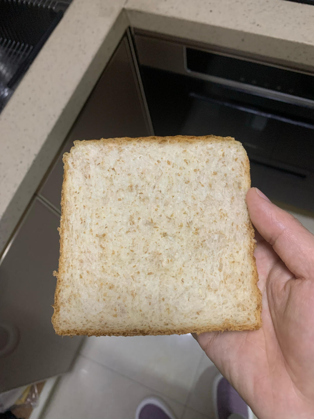 柔软的蜂蜜牛乳全麦吐司