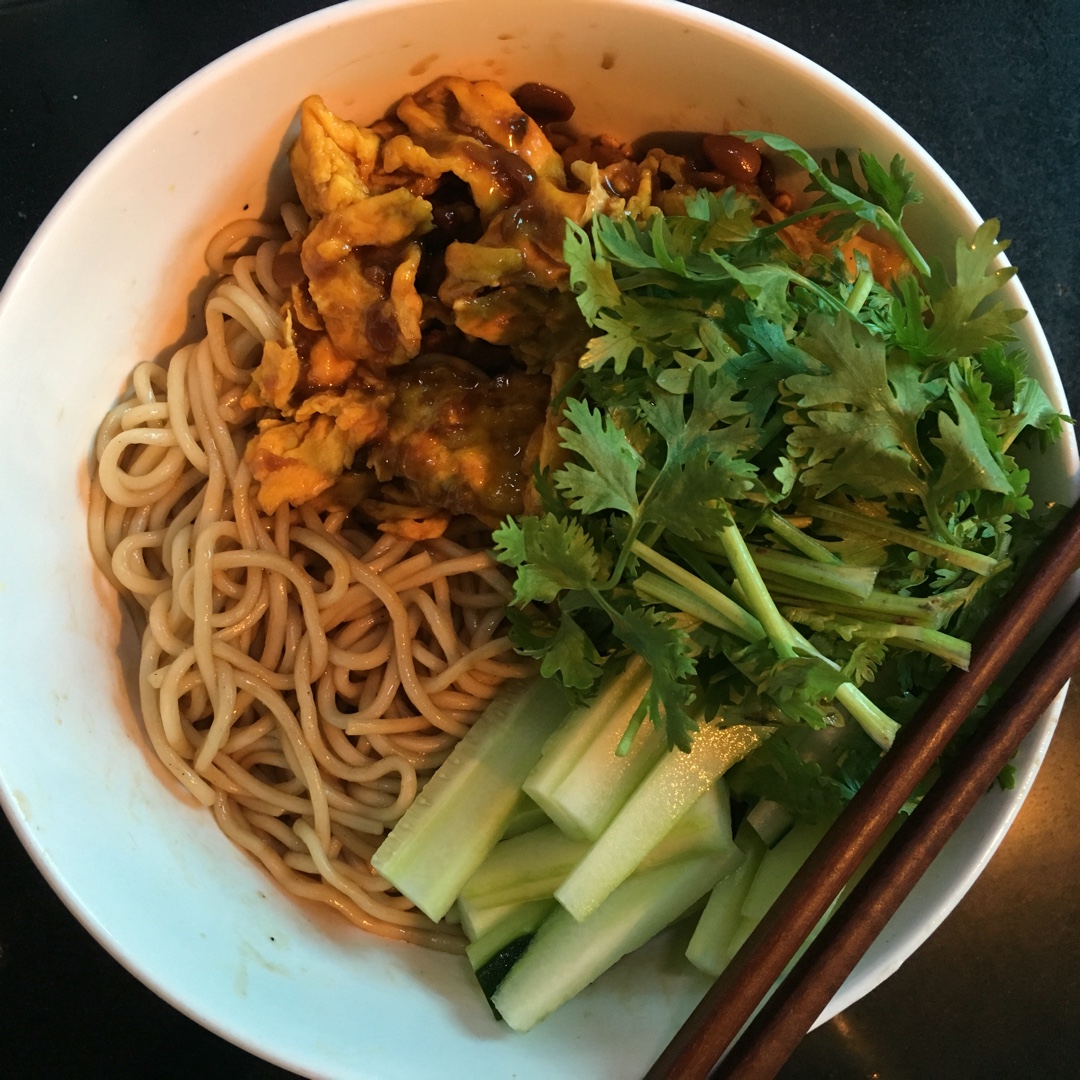 酱鸡蛋拌面