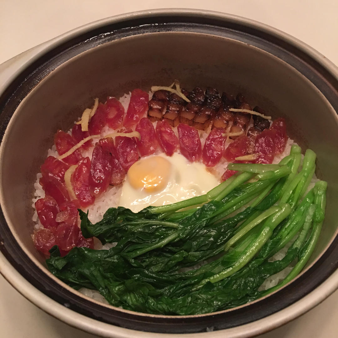 广式腊味煲仔饭