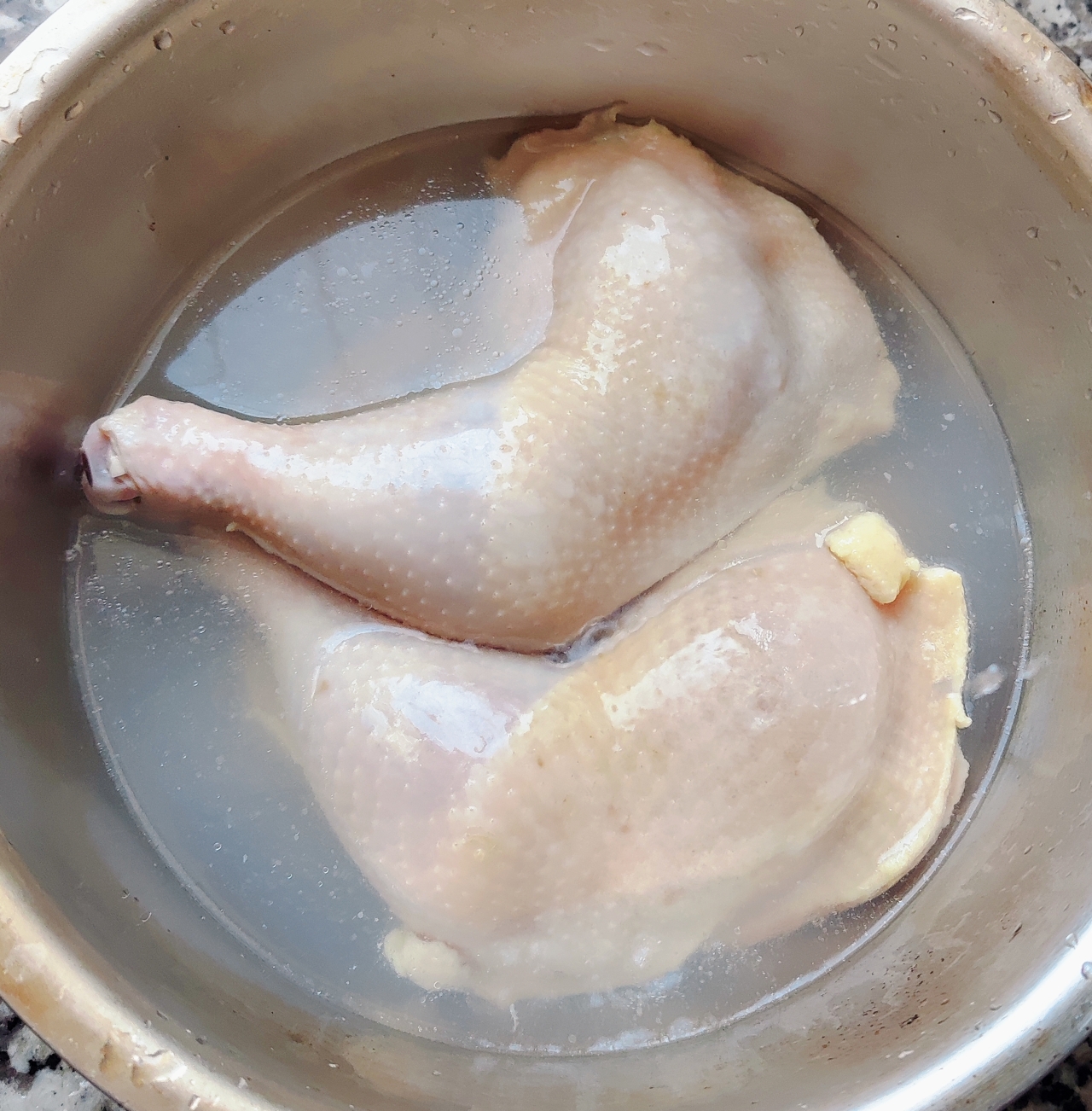 凉拌手撕 盐焗鸡腿的做法 步骤1