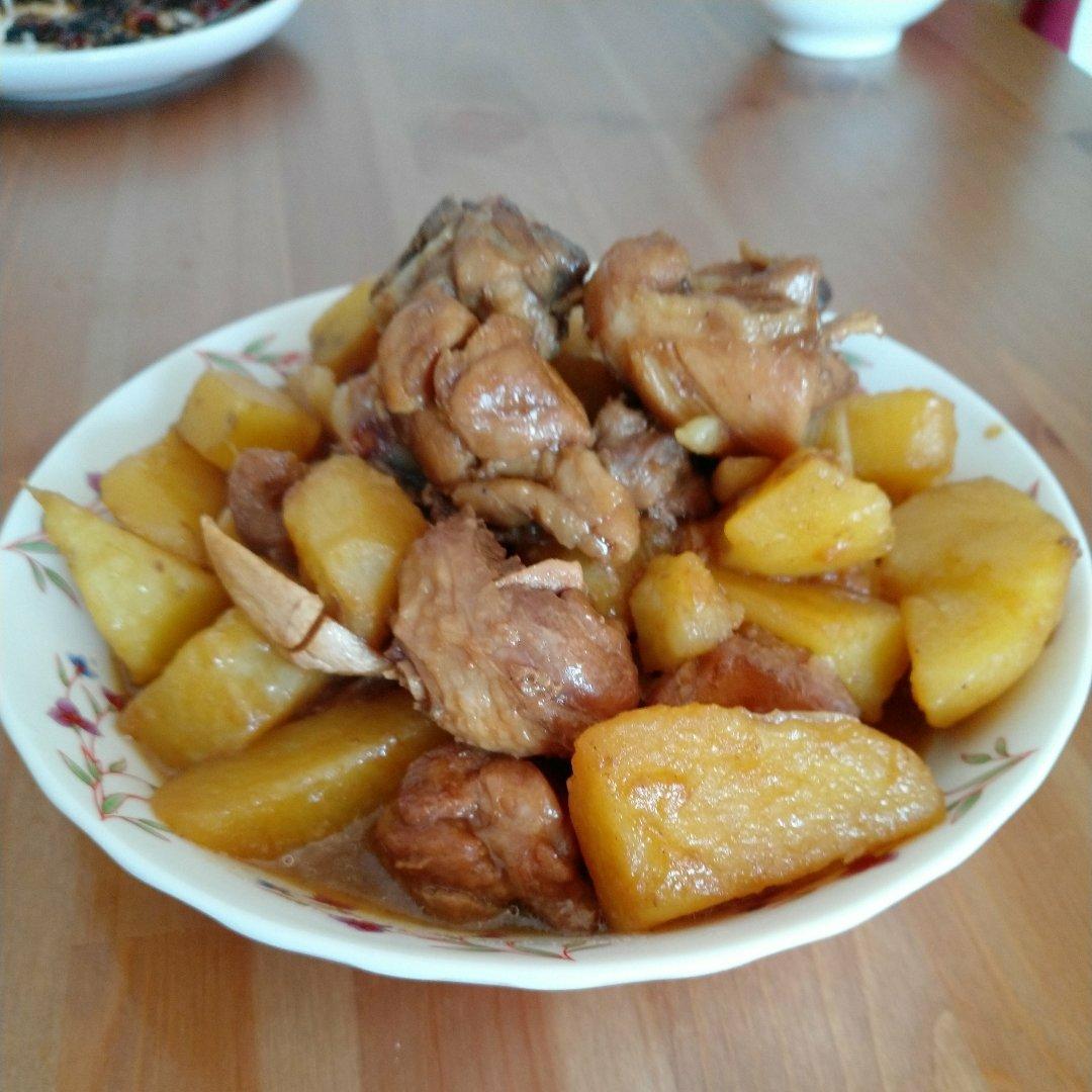 土豆炖鸡块