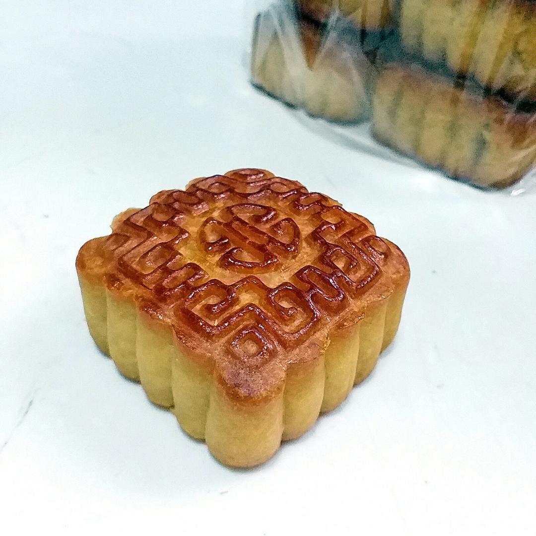 广式月饼—蛋黄莲蓉月饼