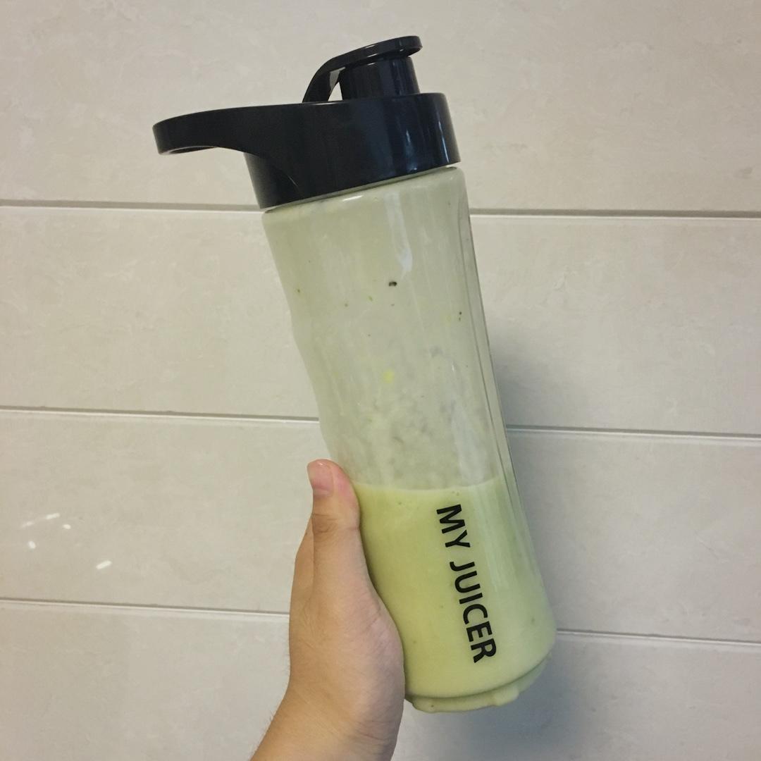 牛油果香蕉奶昔