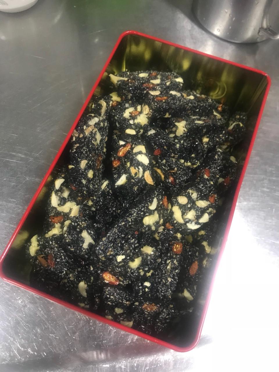 枸杞核桃花生黑芝麻片