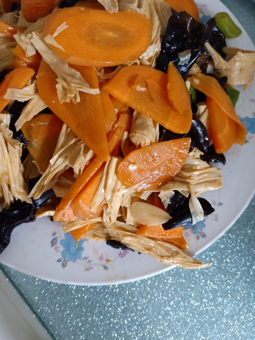 尖椒木耳烧腐竹