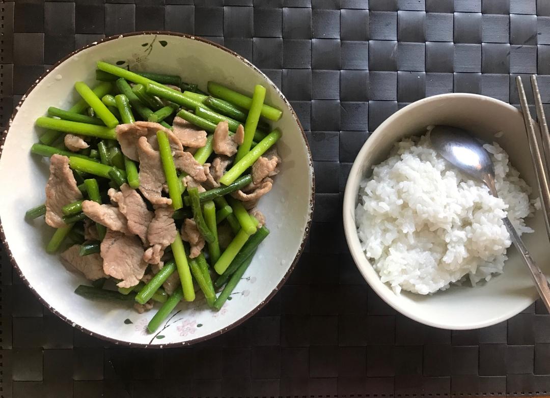 妈妈牌蒜薹炒肉