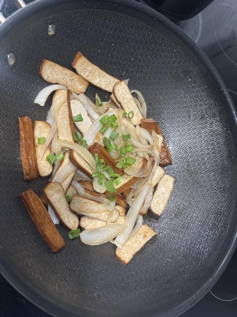 洋葱炒豆腐干